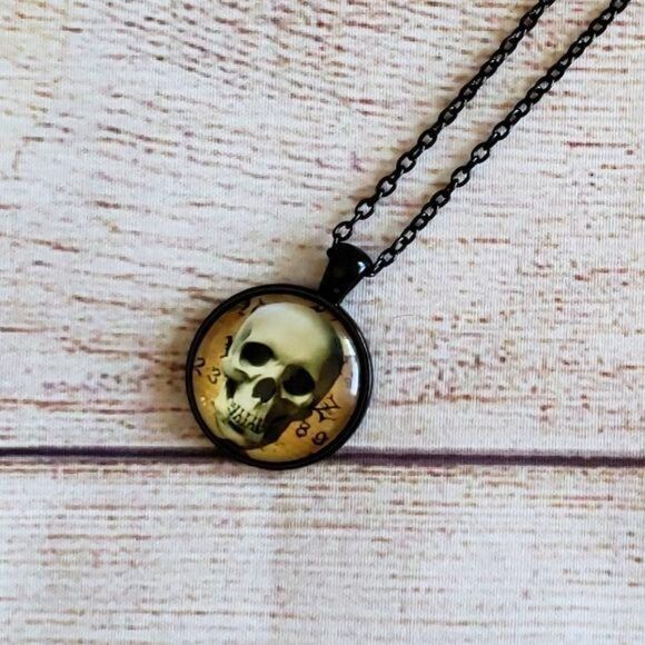 Spooky Skull Pendant Gothic Halloween Chain Necklace - Picture 2 of 8